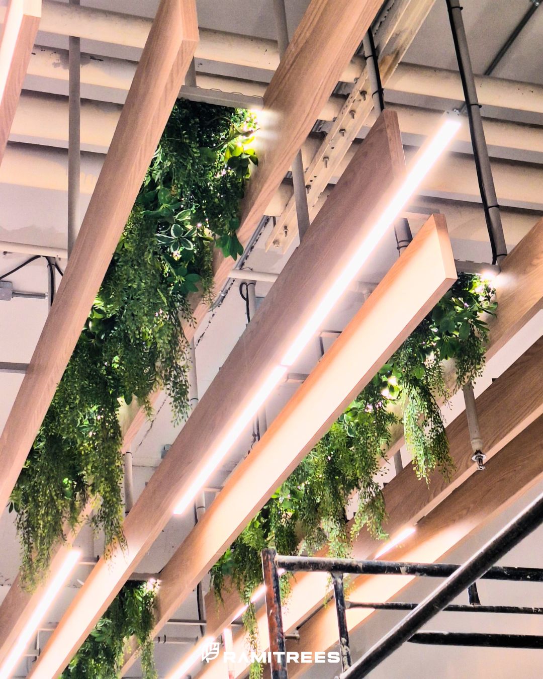 รีวิวโปรเจคจัดสวนระย้าและต้นไม้ประดิษฐ์ ตกแต่งห้างสรรพสินค้า 03