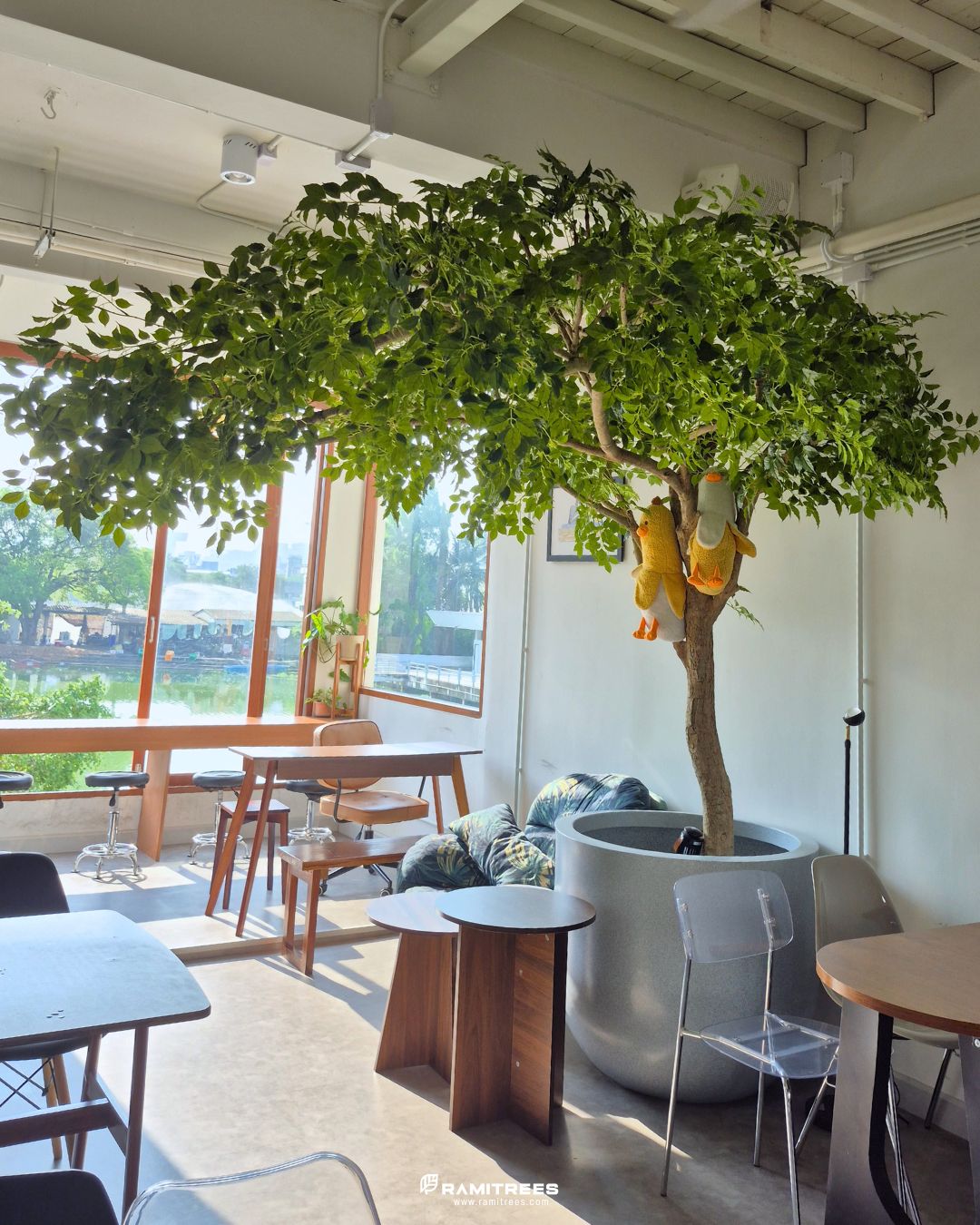 ต้นแคนาลีฟประดิษฐ์ ตกแต่งร้านคาเฟ่ Friends and Duck , Artificial Dolichandrone Serrulata Tree (3)