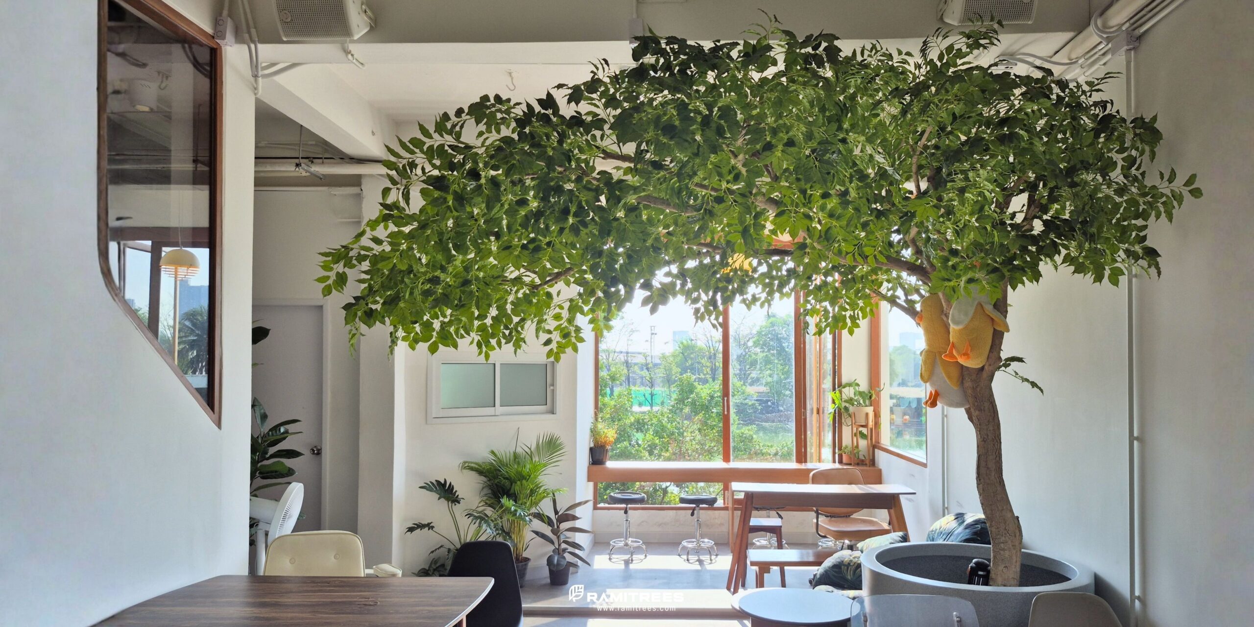 ต้นแคนาลีฟประดิษฐ์ ตกแต่งร้านคาเฟ่ Friends and Duck , Artificial Dolichandrone Serrulata Tree (6)1