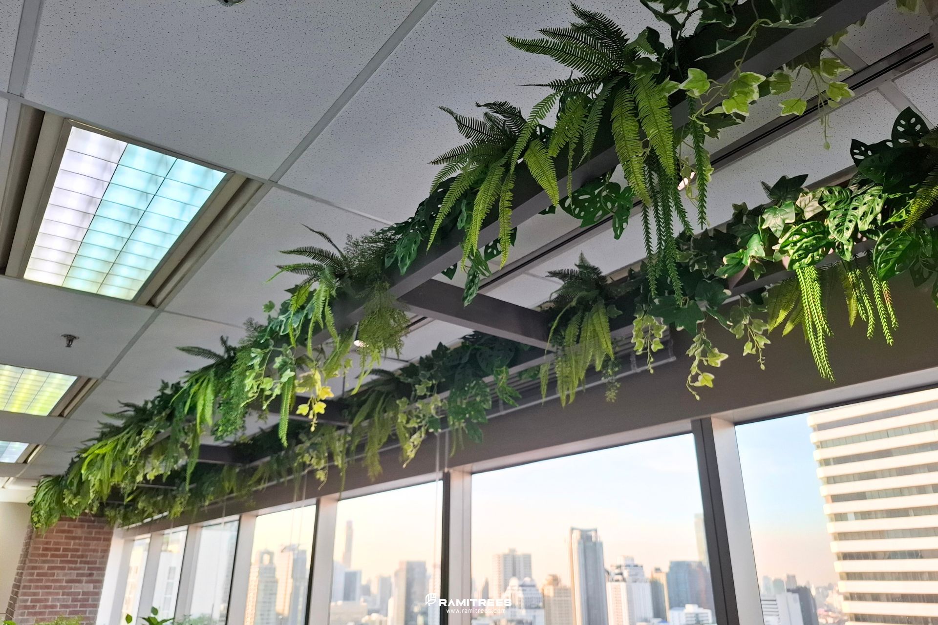 รีวิวผลงานติดตั้งสวนในรางและสวนแขวนต้นไม้ประดิษฐ์ Planter Box, Hanging Garden