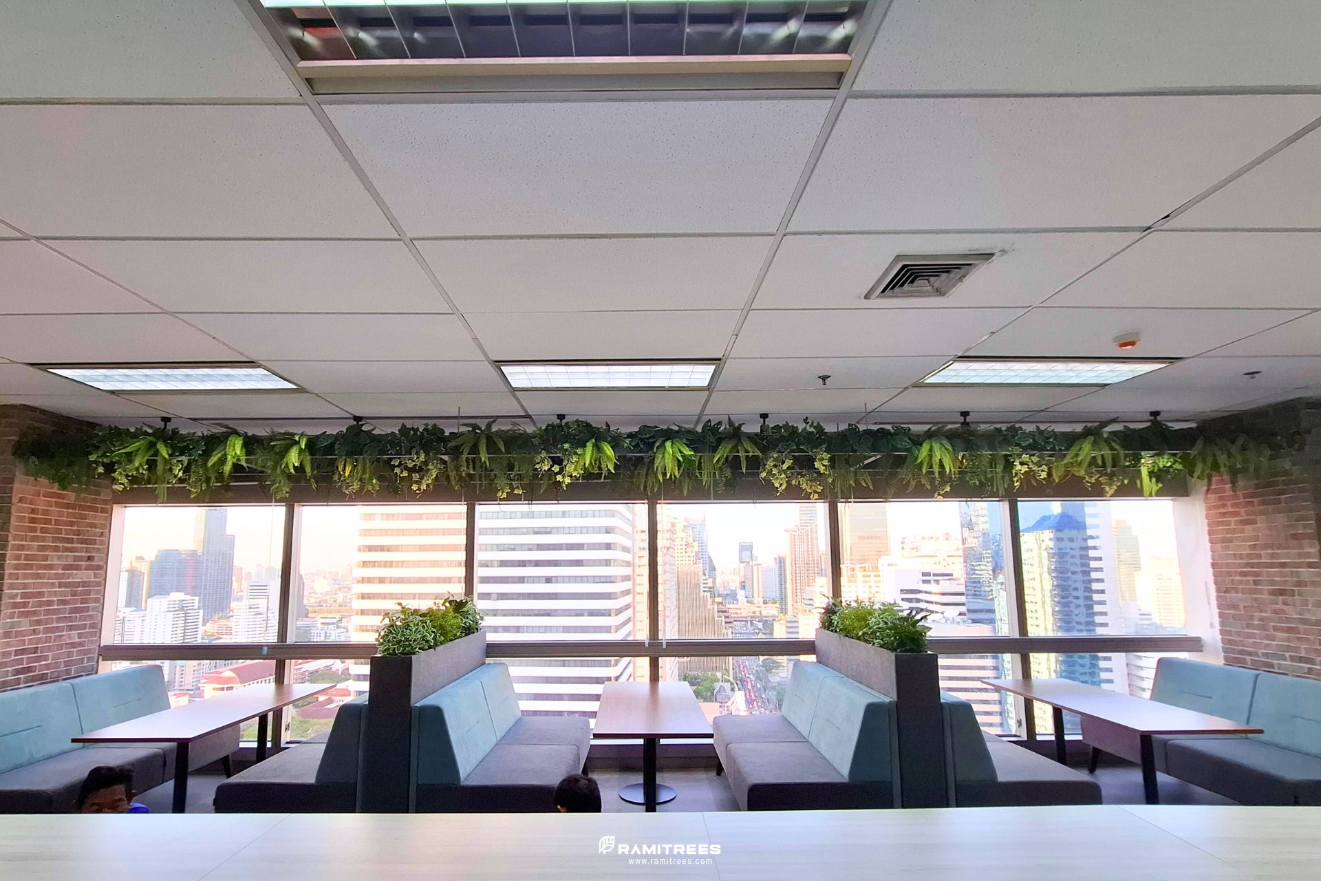 รีวิวผลงานติดตั้งสวนในรางและสวนแขวนต้นไม้ประดิษฐ์ Planter Box, Hanging Garden (3)