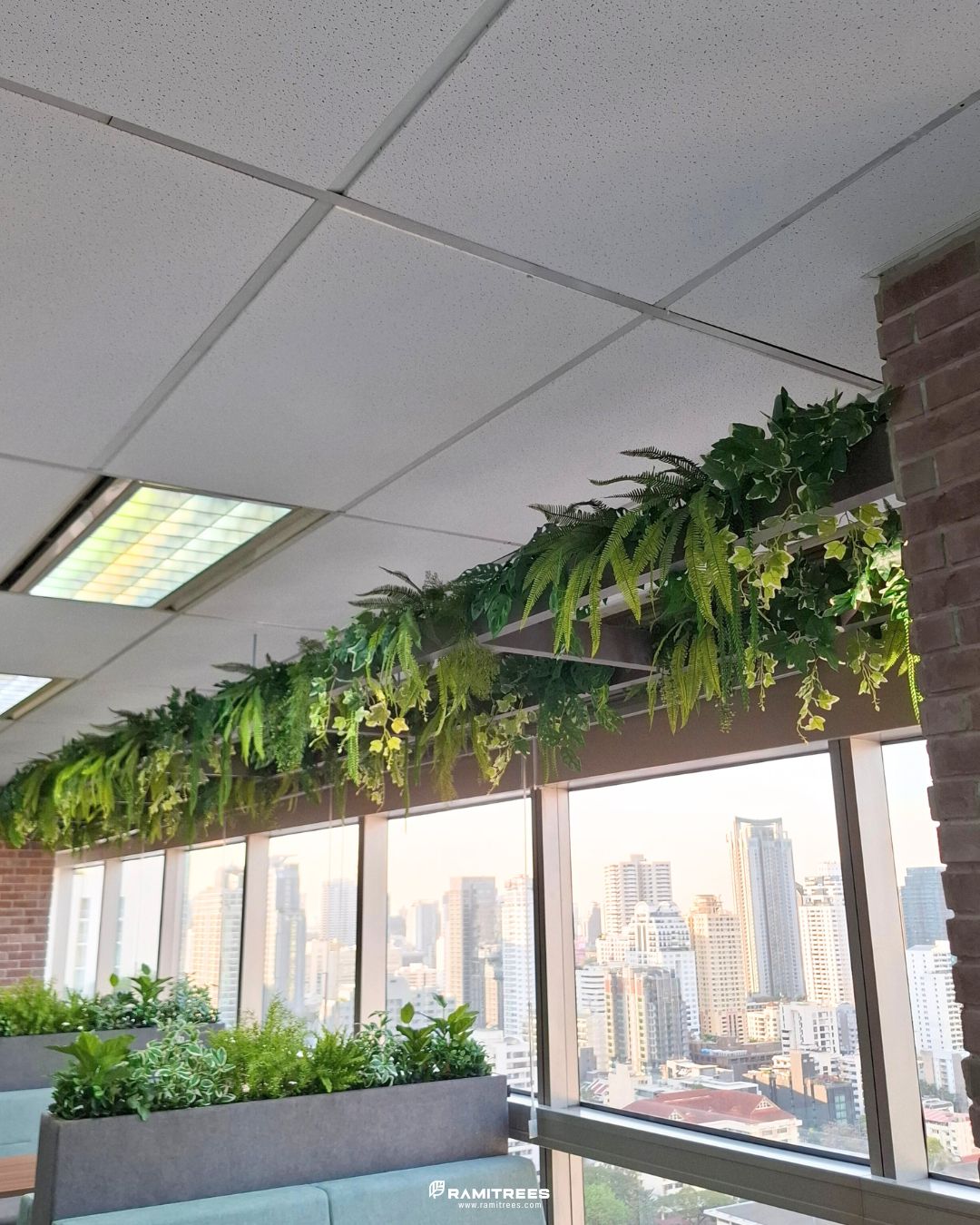 รีวิวผลงานติดตั้งสวนในรางและสวนแขวนต้นไม้ประดิษฐ์ Planter Box, Hanging Garden (3)