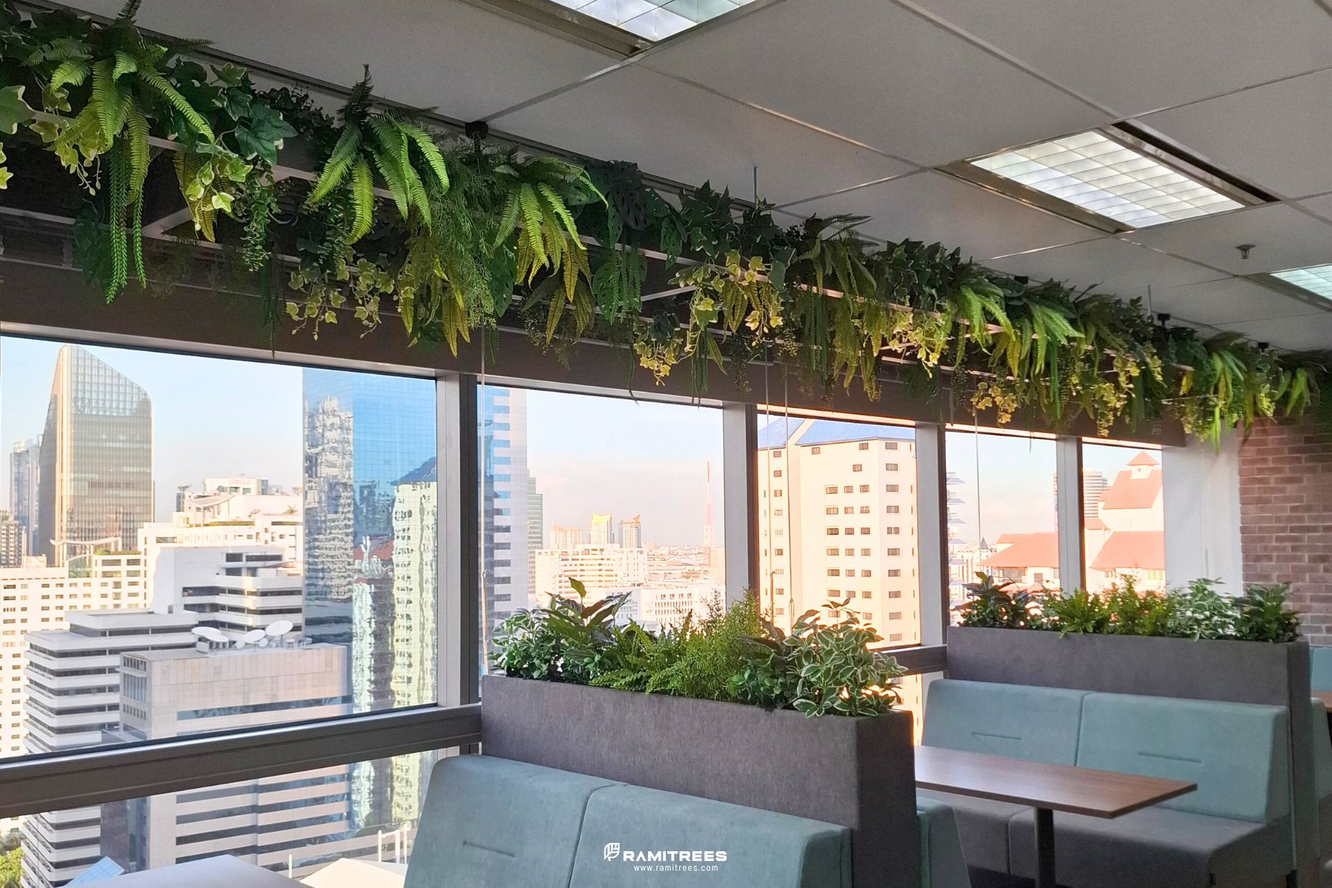 รีวิวผลงานติดตั้งสวนในรางและสวนแขวนต้นไม้ประดิษฐ์ Planter Box, Hanging Garden (4)