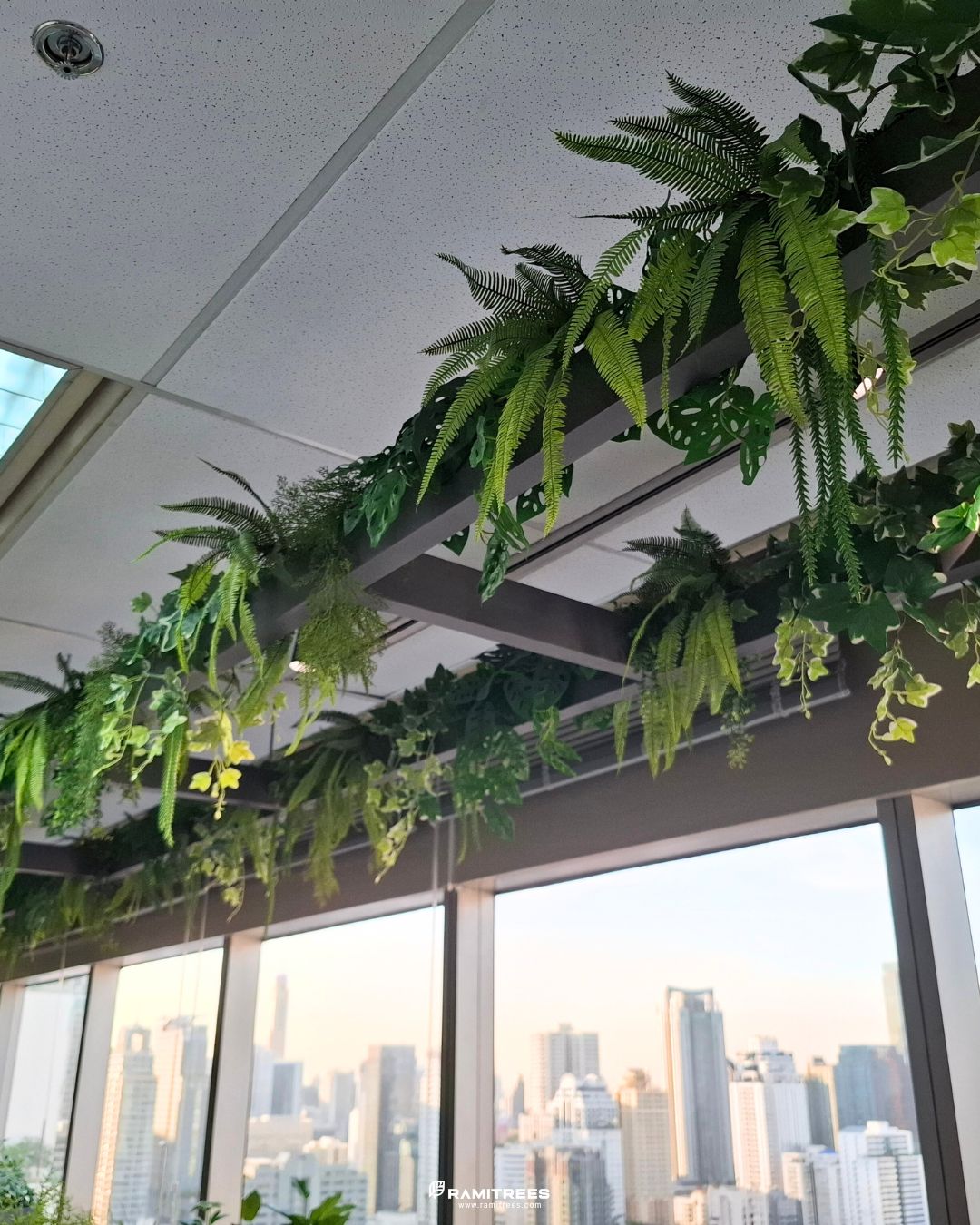 รีวิวผลงานติดตั้งสวนในรางและสวนแขวนต้นไม้ประดิษฐ์ Planter Box, Hanging Garden (6)