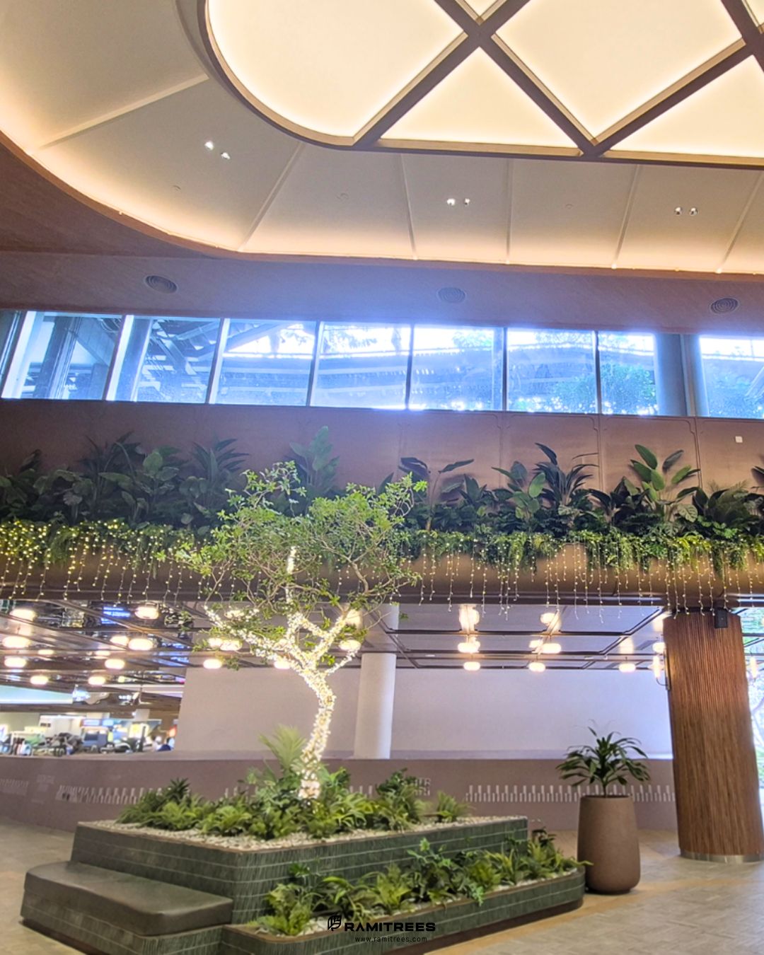 สวนต้นไม้ประดิษฐ์รอบ Void DUSIT CENTRAL PARK (6)