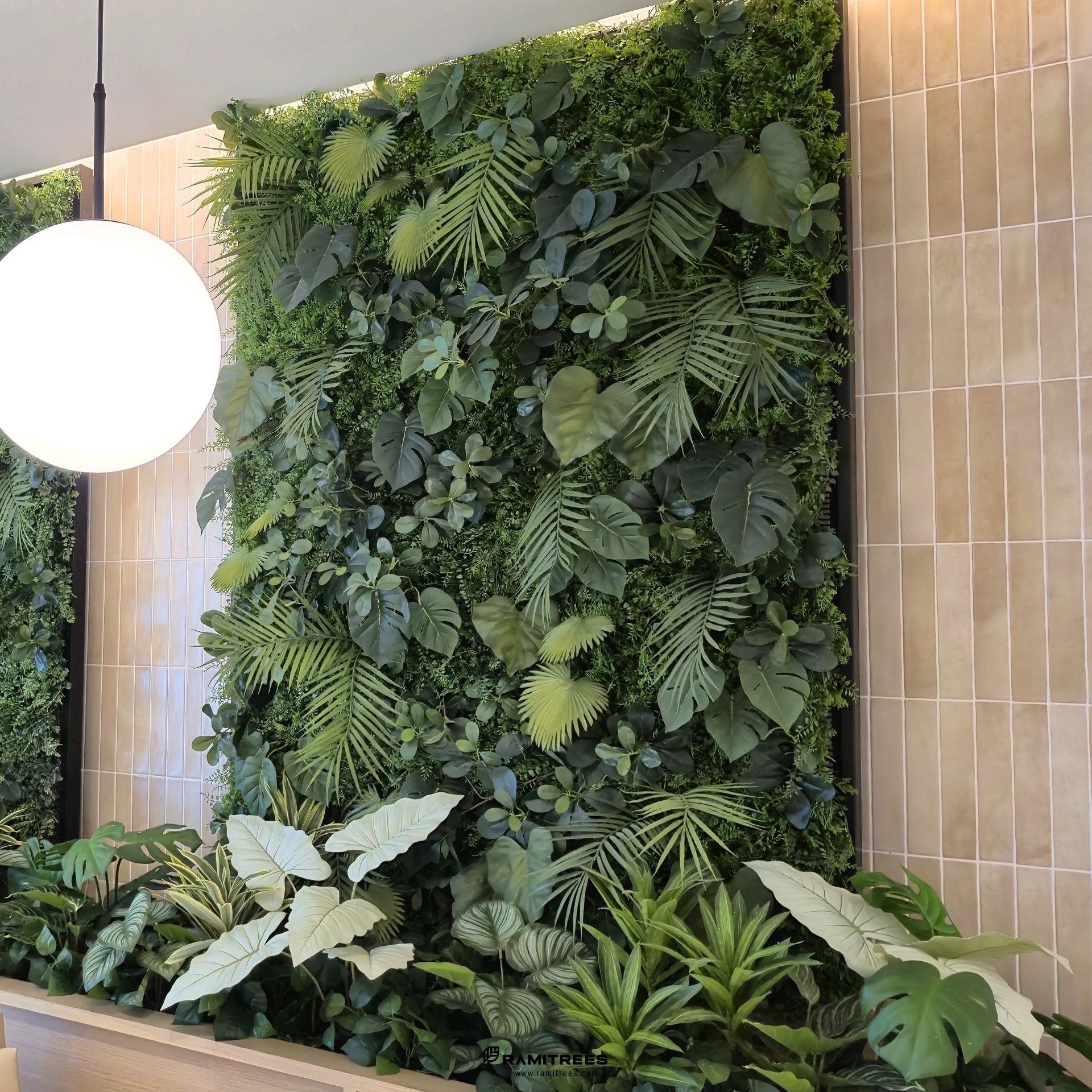 Artificial Green Wall จัดสวนแนวตั้ง ตกแต่งป้าย Lotus’s Eatery (7)