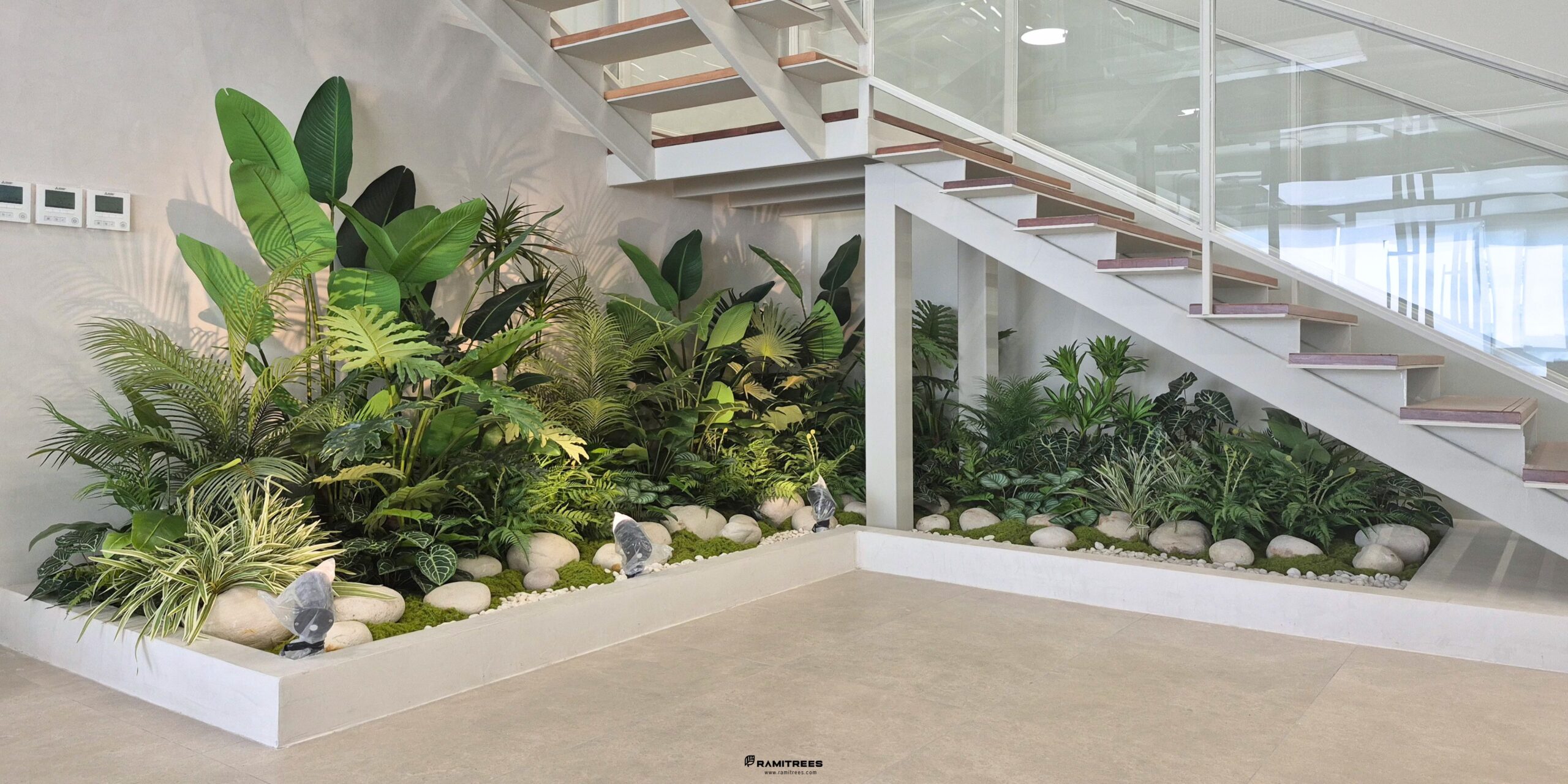 จัดสวนประดิษฐ์ใต้บันได Indoor Landscape