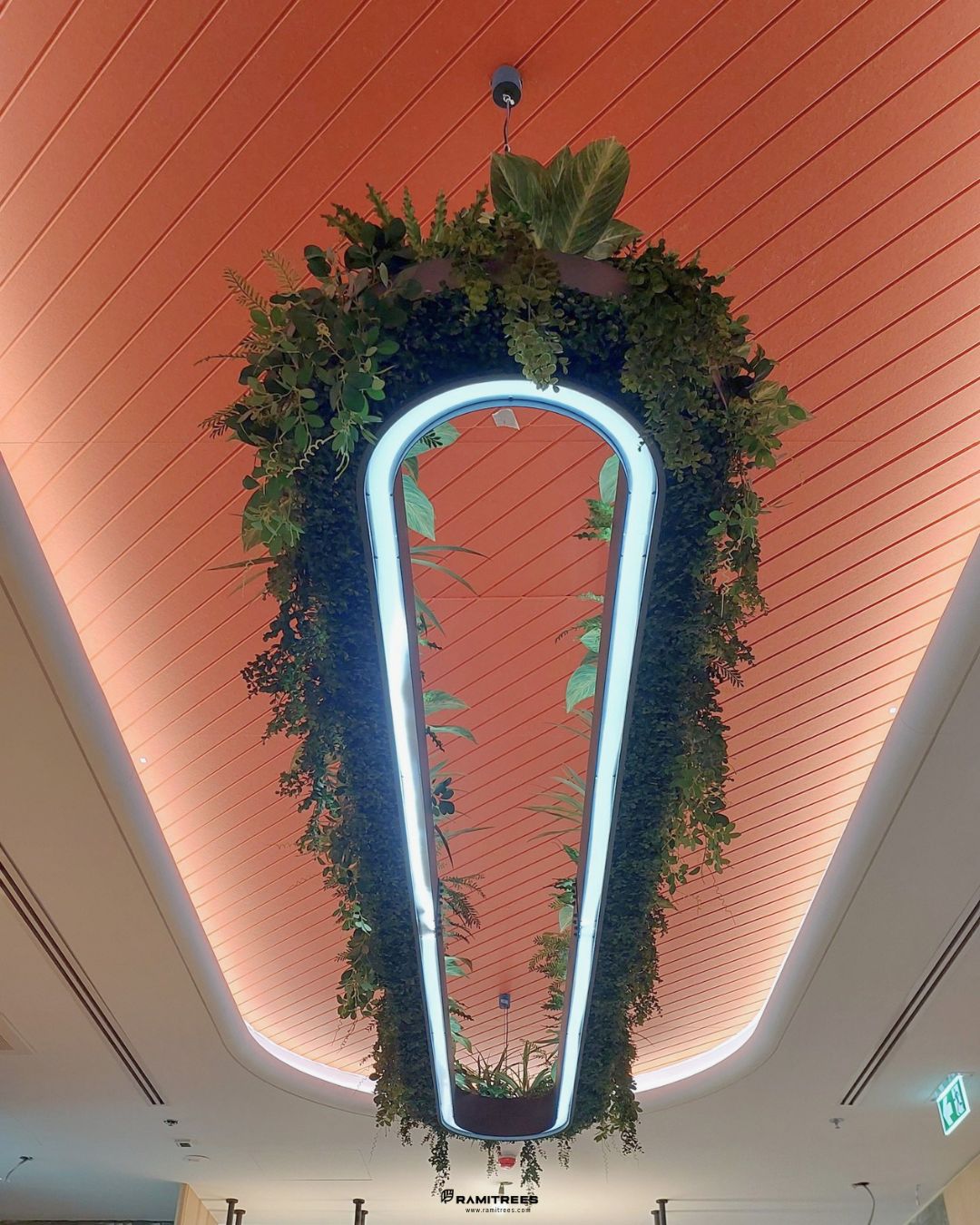 สวนในรางระย้าพร้อมจัดวางต้นไม้กระถาง Dusit Central Park , Hanging Garden, Planter Box (5)