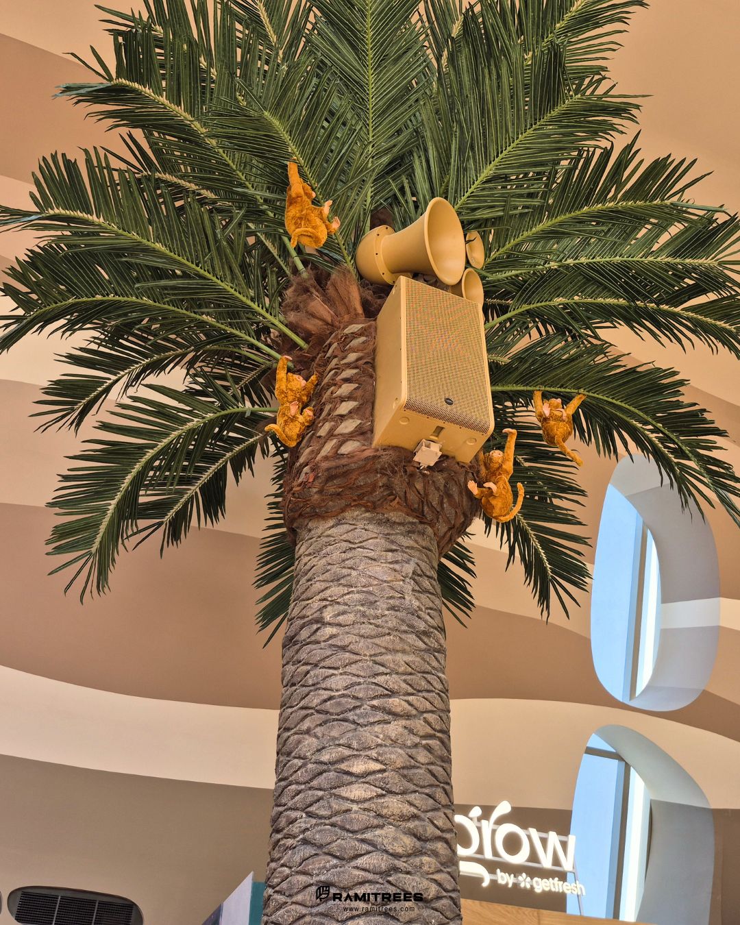 Fiberglass Palm Tree ต้นปาล์มลำต้นไฟเบอร์กลาสหุ้มต้นเสา สูง 8 เมตร (1)
