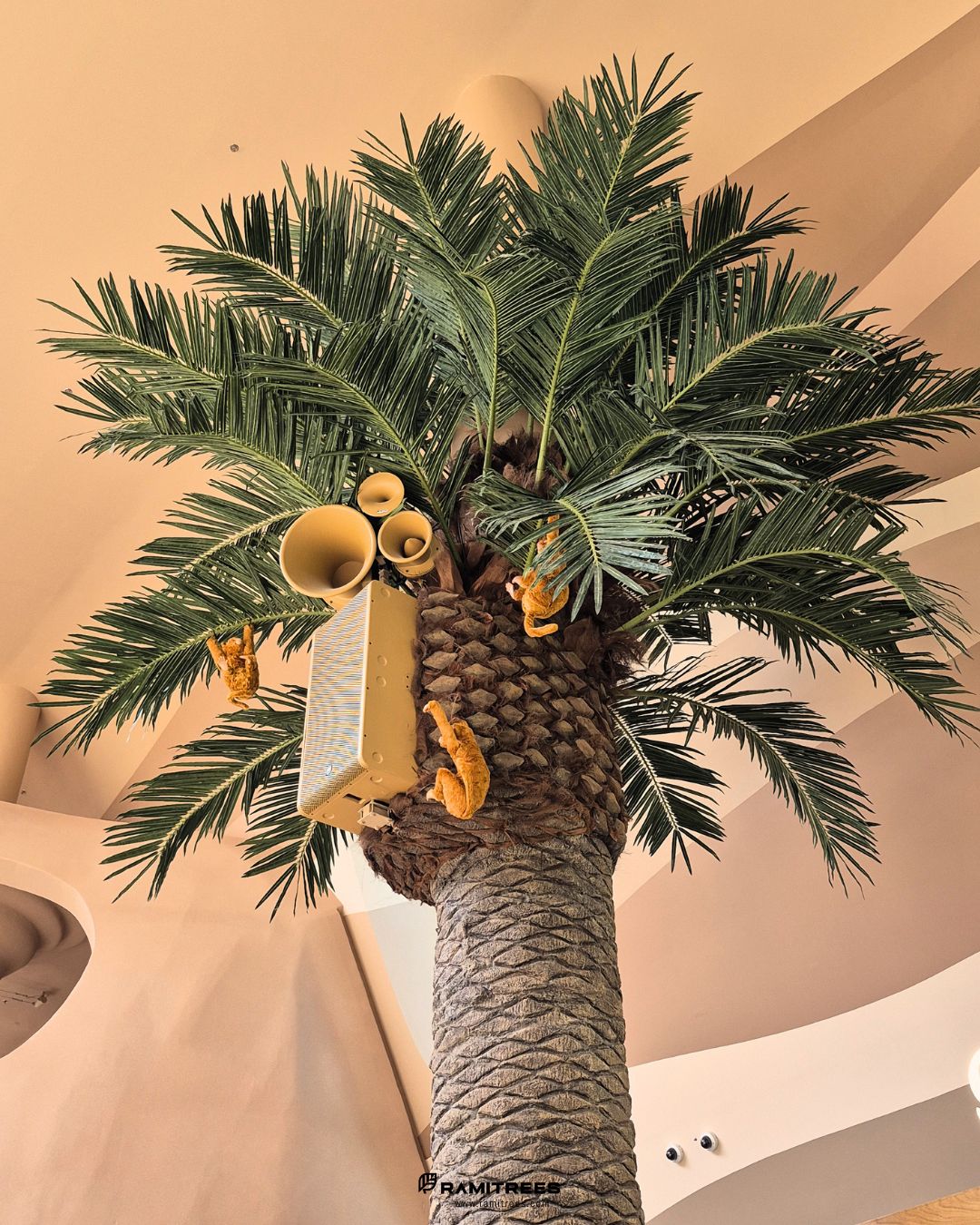 Fiberglass Palm Tree ต้นปาล์มลำต้นไฟเบอร์กลาสหุ้มต้นเสา สูง 8 เมตร (4)