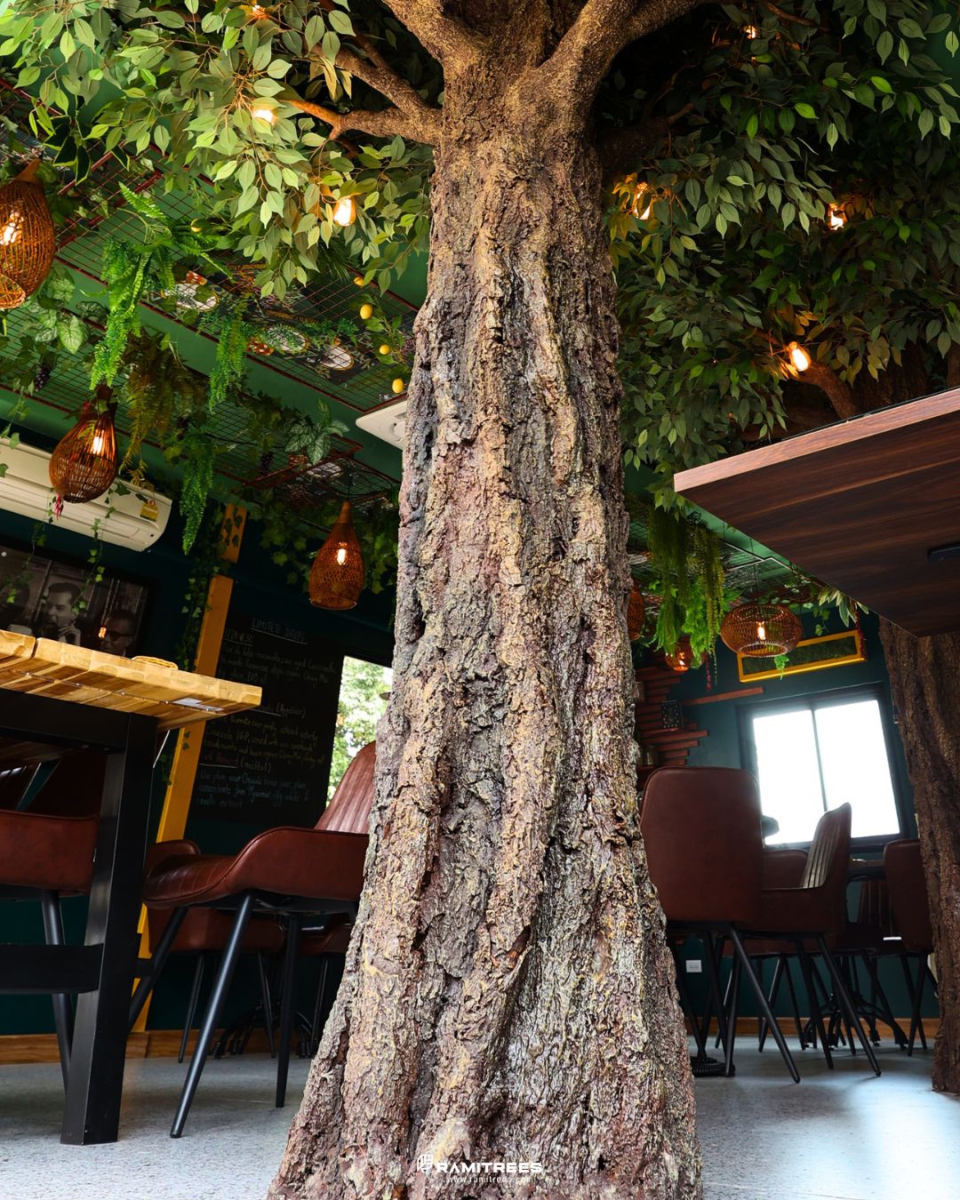Large Artificial Tree ต้นไทรประดิษฐ์ลำต้นไฟเบอร์กลาส (4)