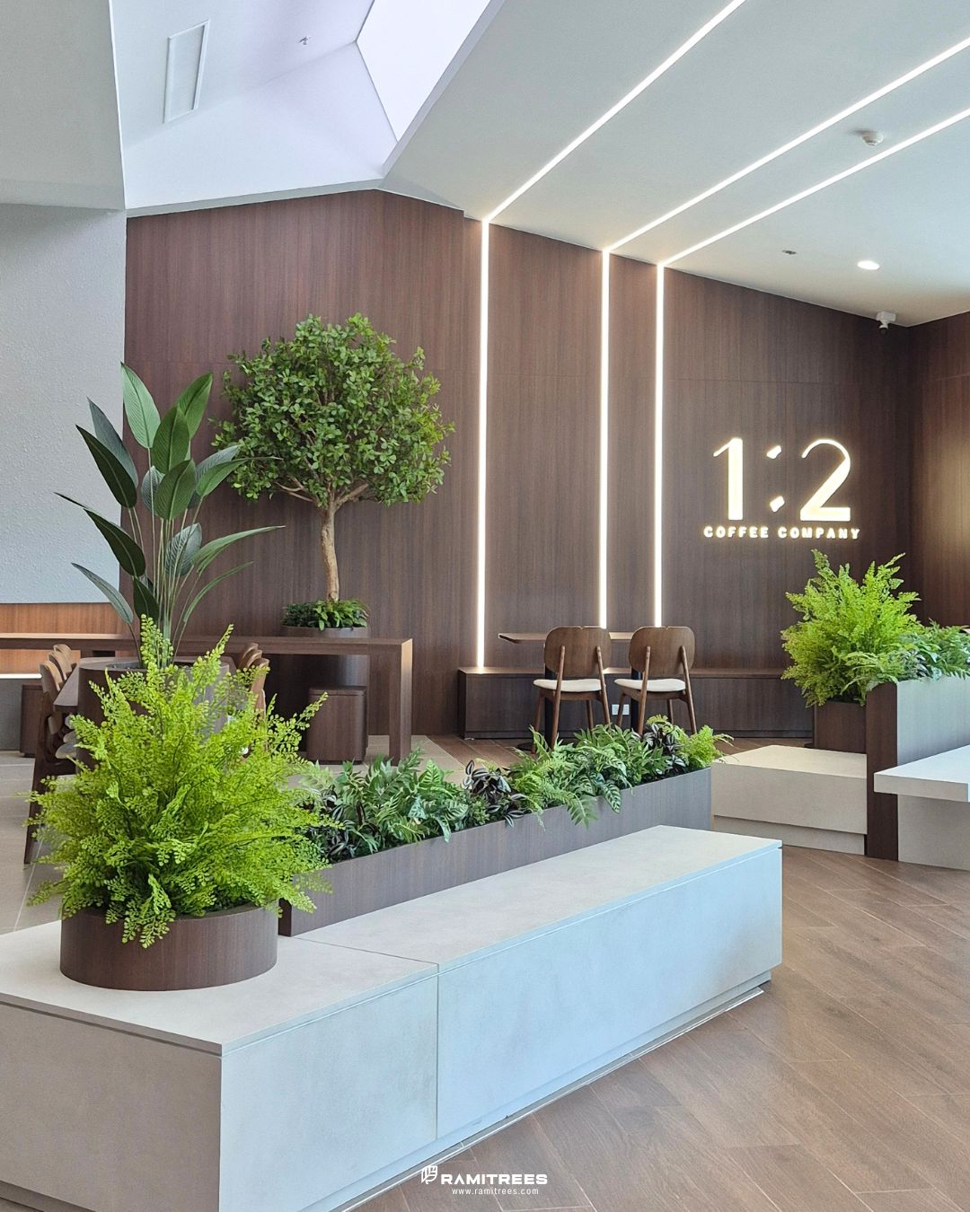 ต้นไม้ประดิษฐ์ขนาดใหญ่ สวนในราง และ Planter Box (2)
