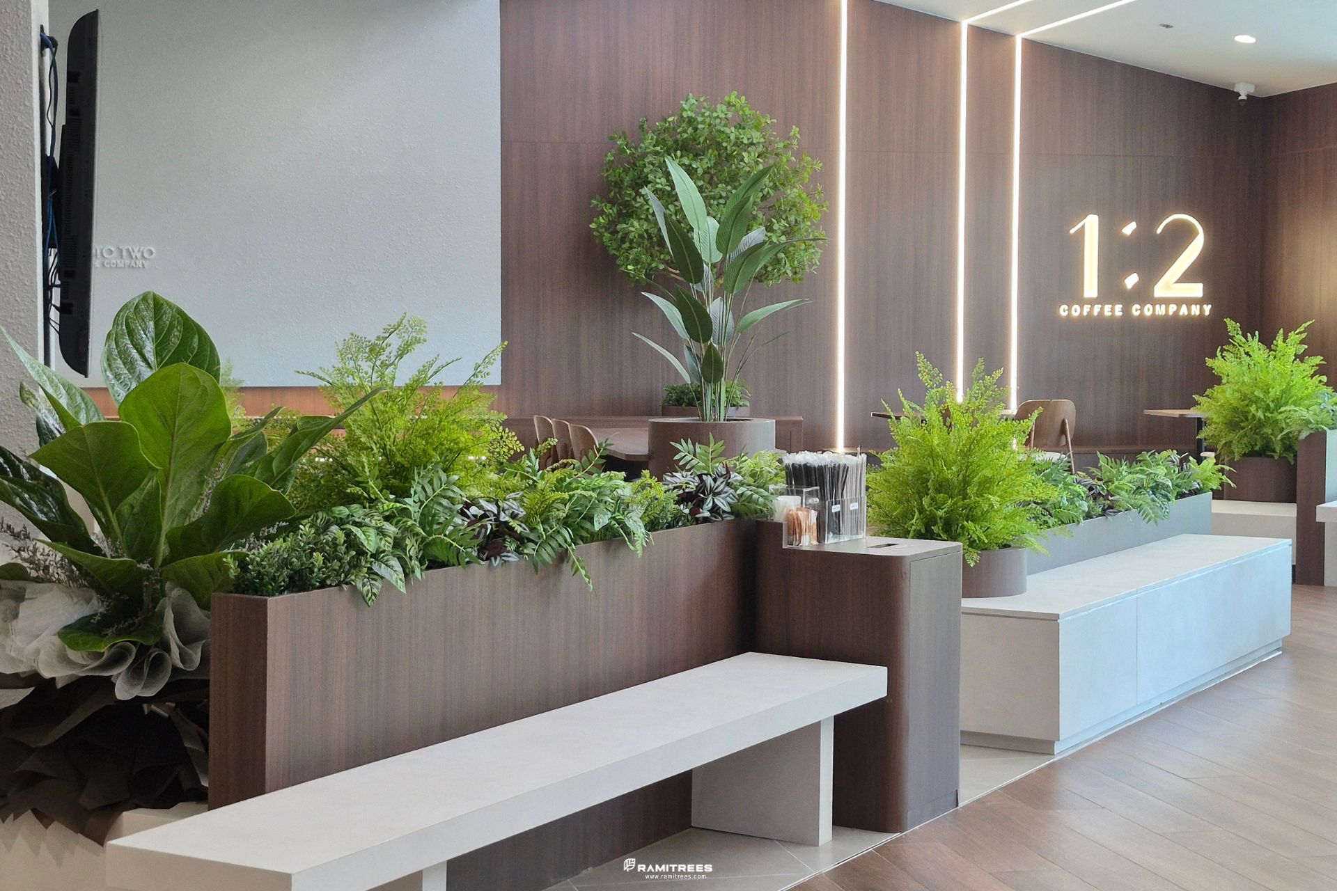 ต้นไม้ประดิษฐ์ขนาดใหญ่ สวนในราง และ Planter Box (3)