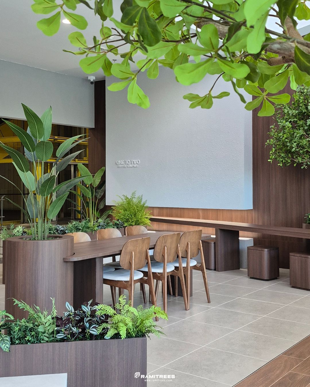 ต้นไม้ประดิษฐ์ขนาดใหญ่ สวนในราง และ Planter Box (3)