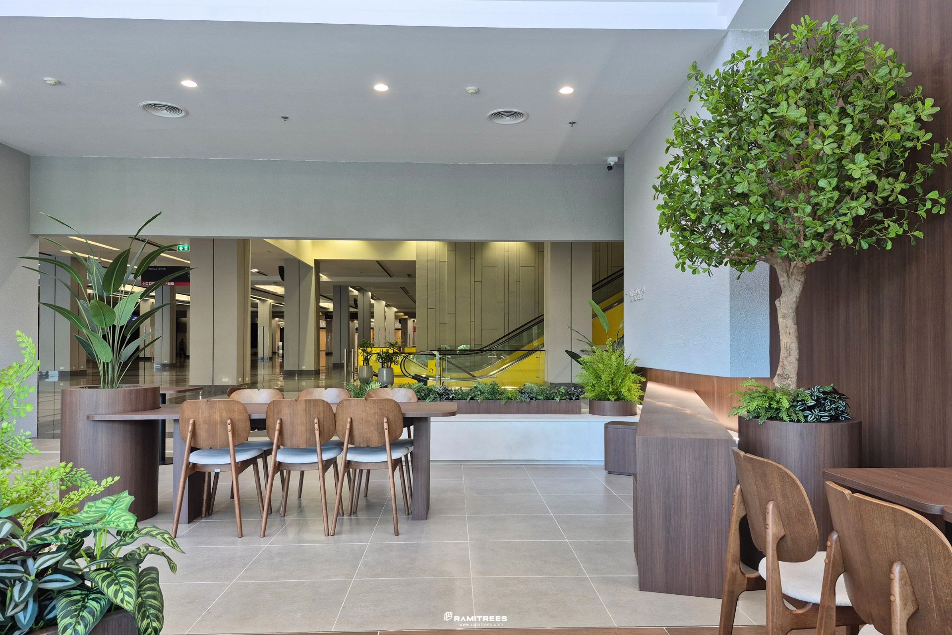 ต้นไม้ประดิษฐ์ขนาดใหญ่ สวนในราง และ Planter Box (4)