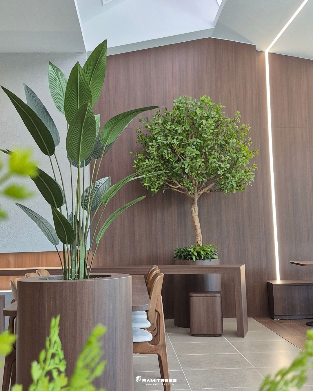 ต้นไม้ประดิษฐ์ขนาดใหญ่ สวนในราง และ Planter Box (4)