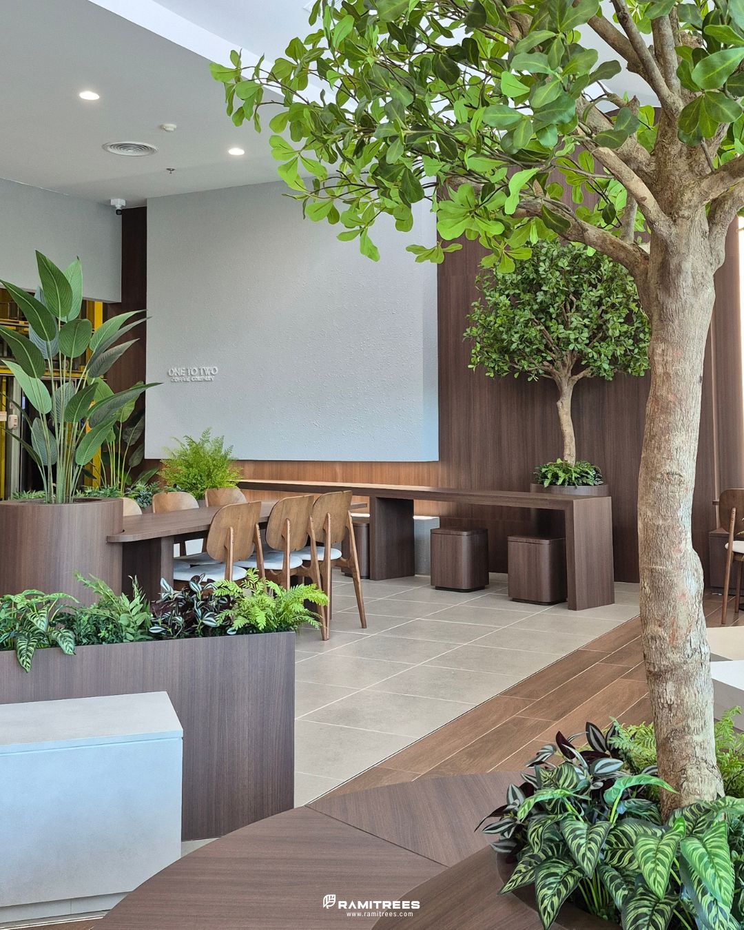 ต้นไม้ประดิษฐ์ขนาดใหญ่ สวนในราง และ Planter Box (7)