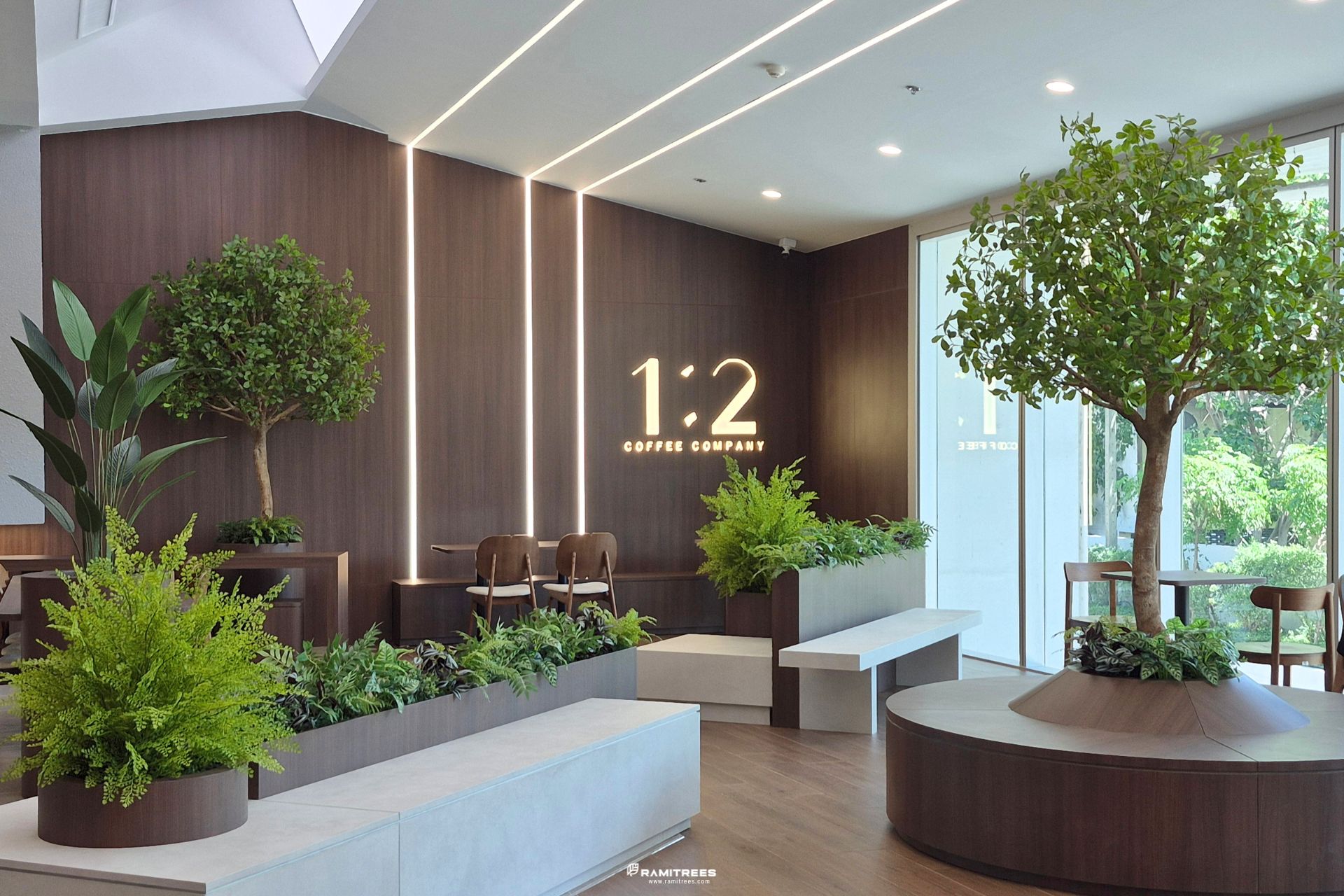 ต้นไม้ประดิษฐ์ขนาดใหญ่ สวนในราง และ Planter Box
