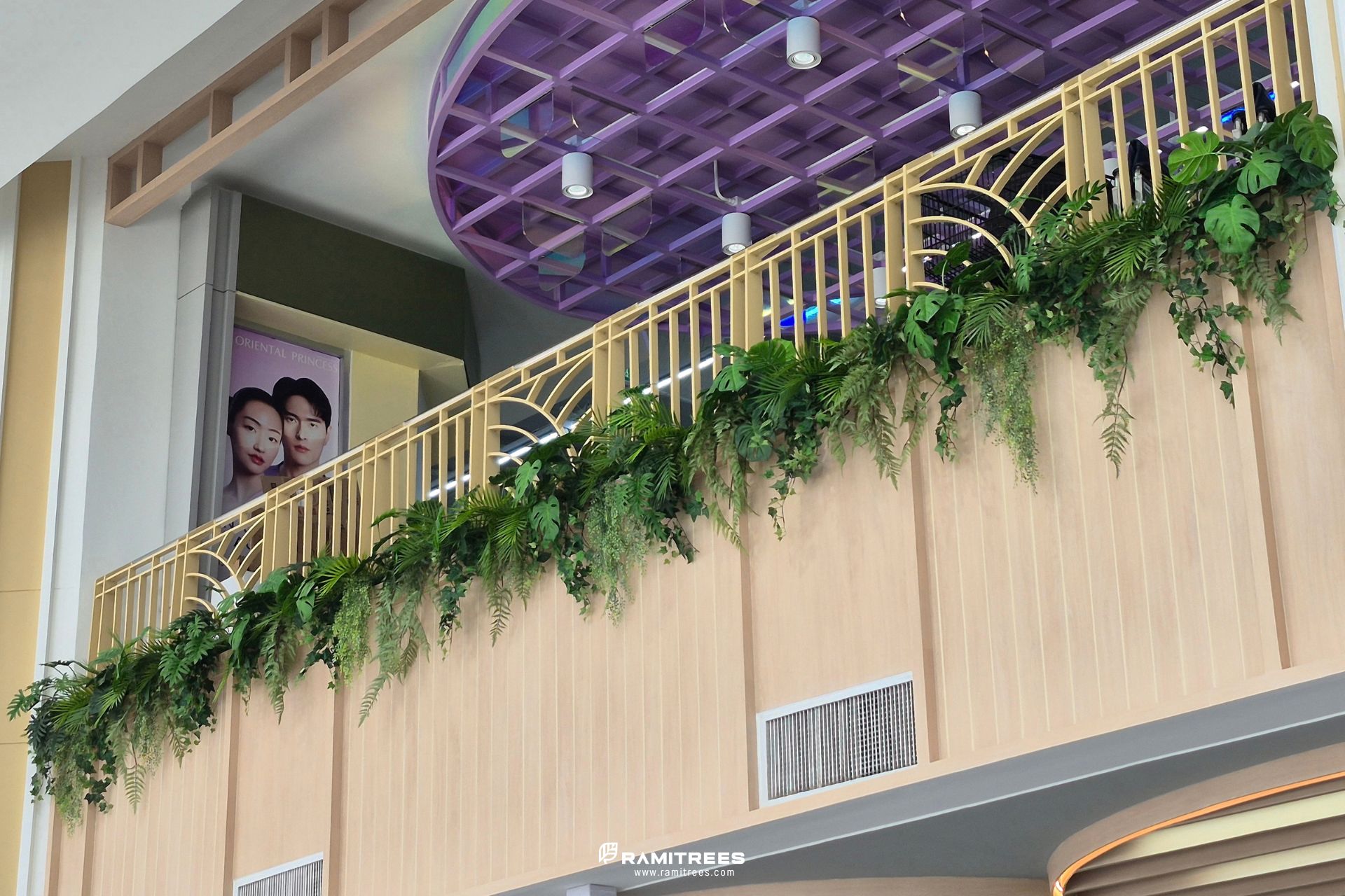 ต้นหูกระจงประดิษฐ์ขนาดใหญ่ สวนระย้าประดิษฐ์ และงานจัดสวนต้นไม้ประดิษฐ์ในราง Big C (4)